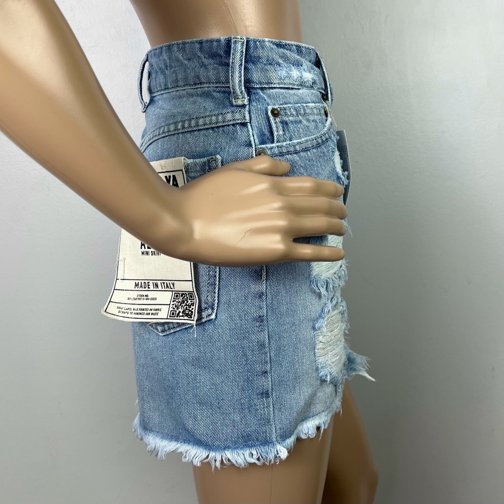 NEW SER.O.YA REVOLVE DISTRESSED DENIM MINI SKIRT - Picture 5 of 10
